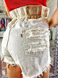 Levi’s Short Vintage bianco con borchie e strappi