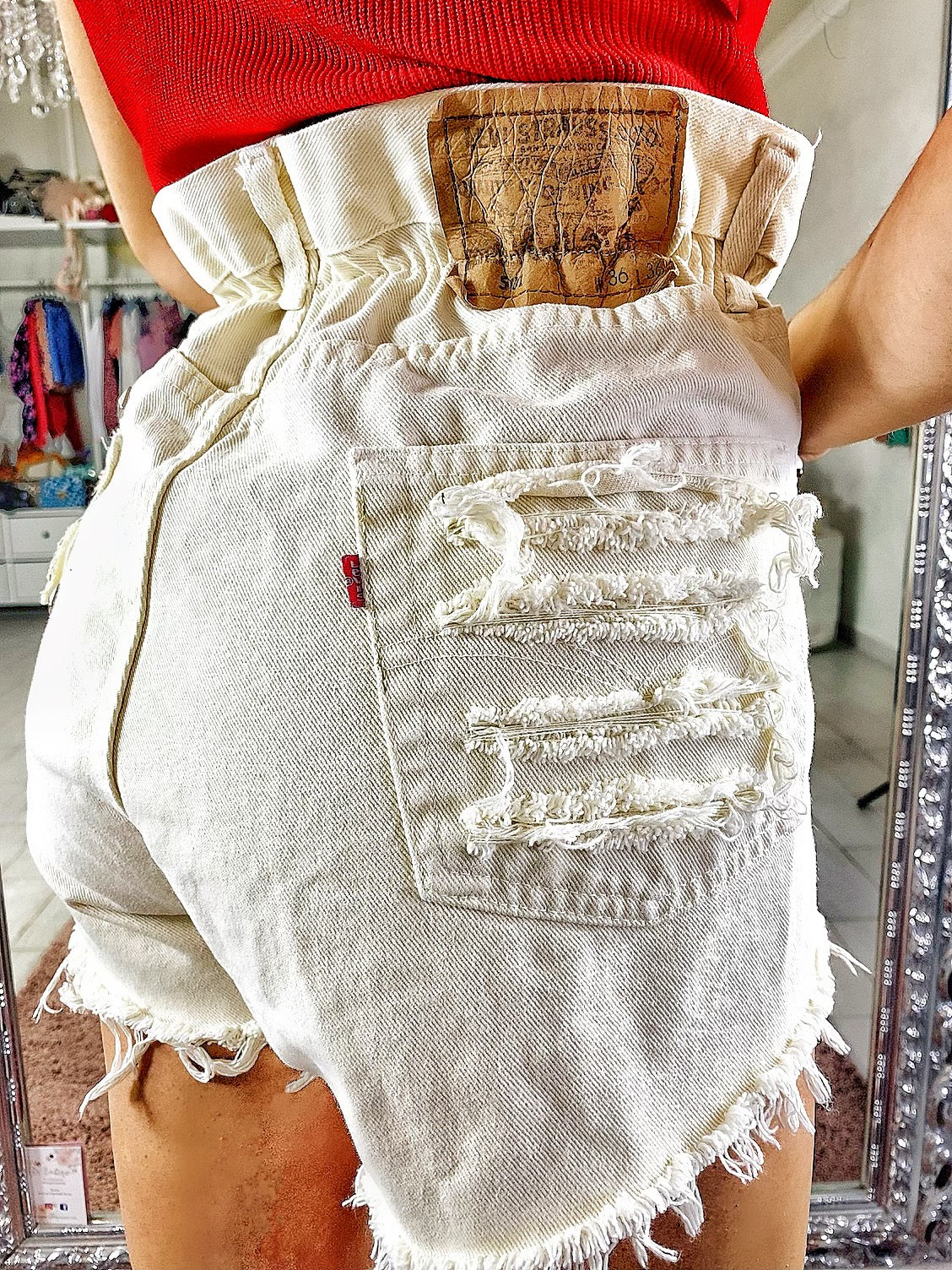 Levi’s Short Vintage bianco con borchie e strappi