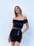Abito in velluto nero scollo a barchetta