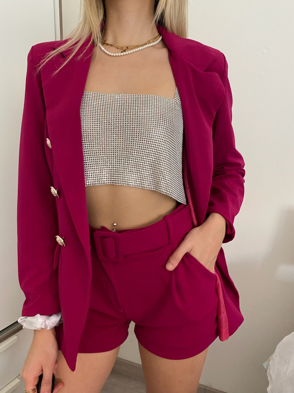Completo giacca con bottoni e short vinaccia