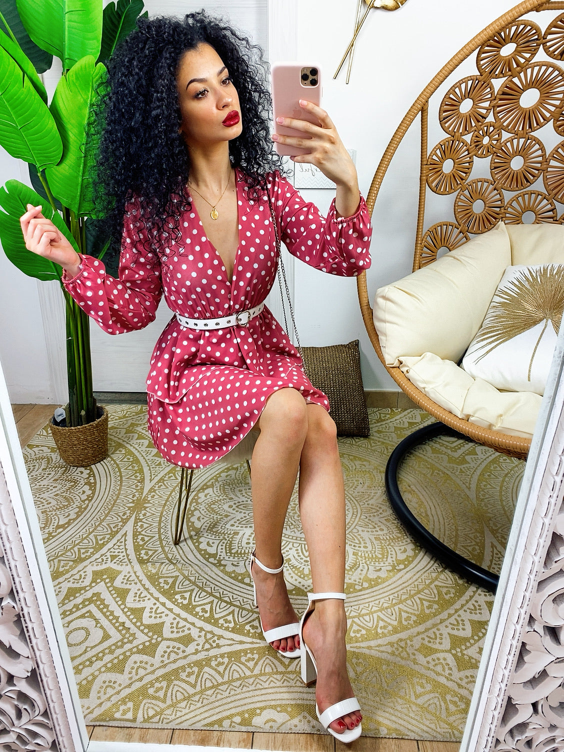 Abito a balze a pois rosa