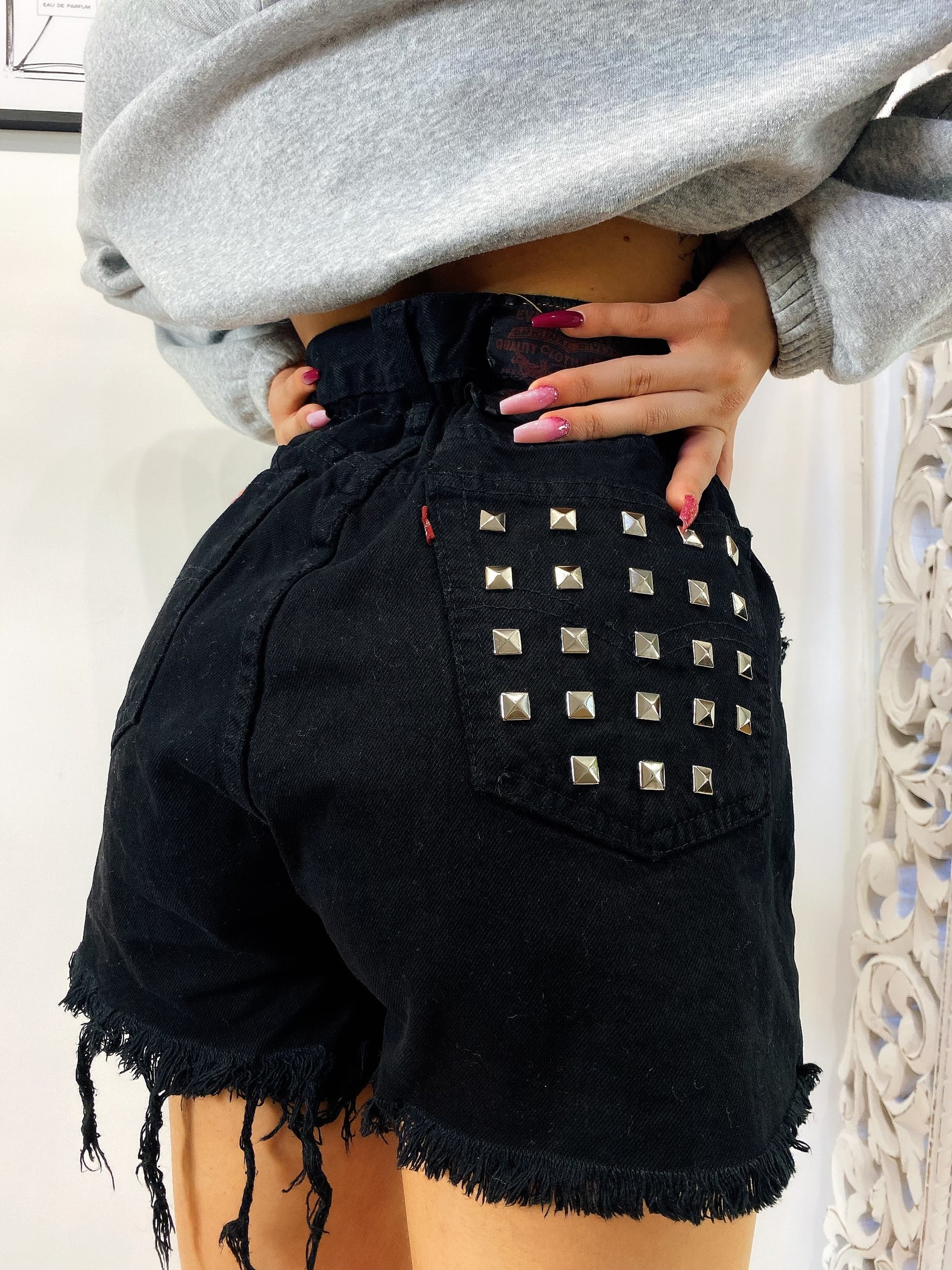 Short Levi’s Vintage nero con borchie