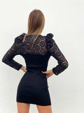 Abito nero con maniche in pizzo