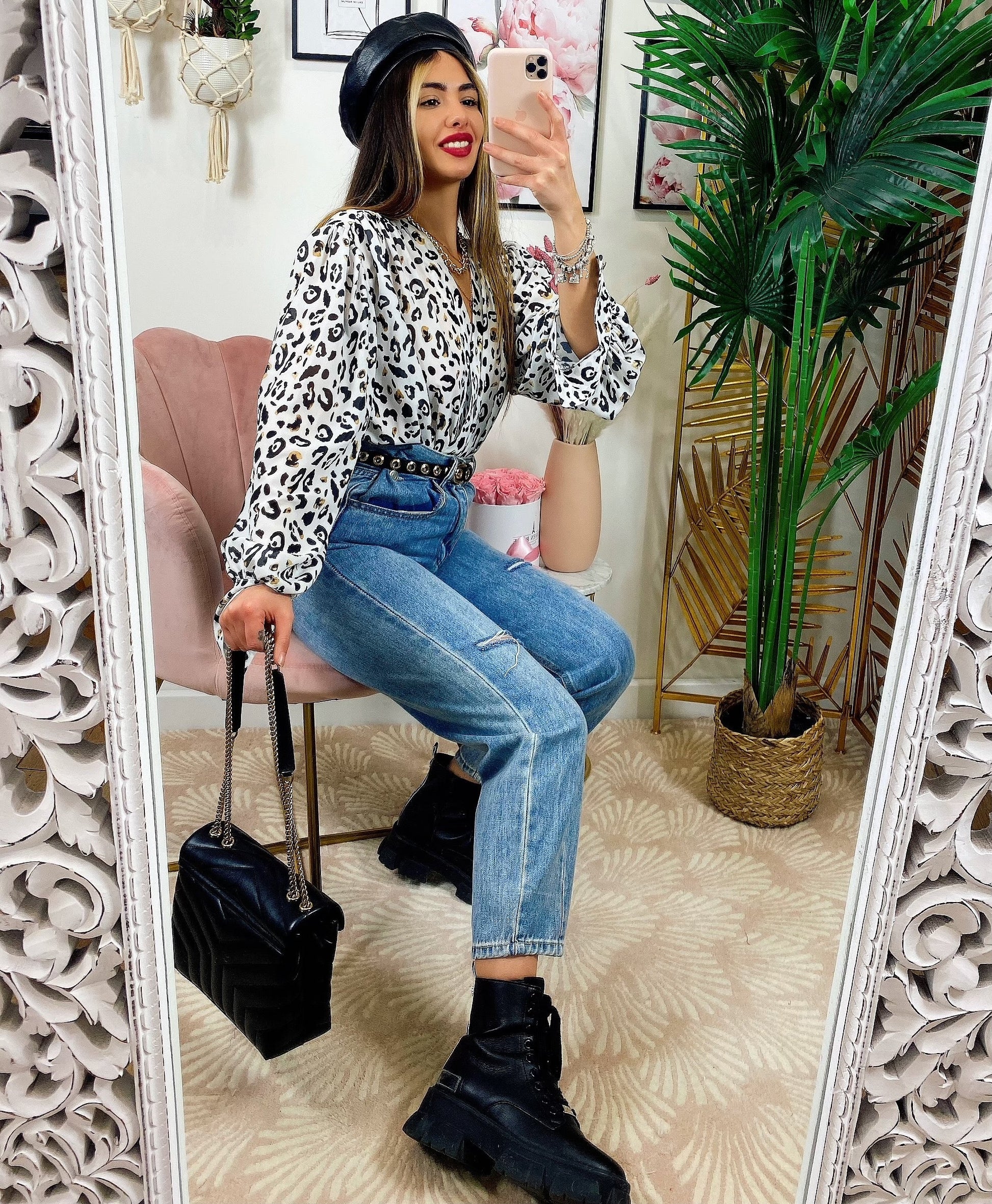 jeans ampio con strappi
