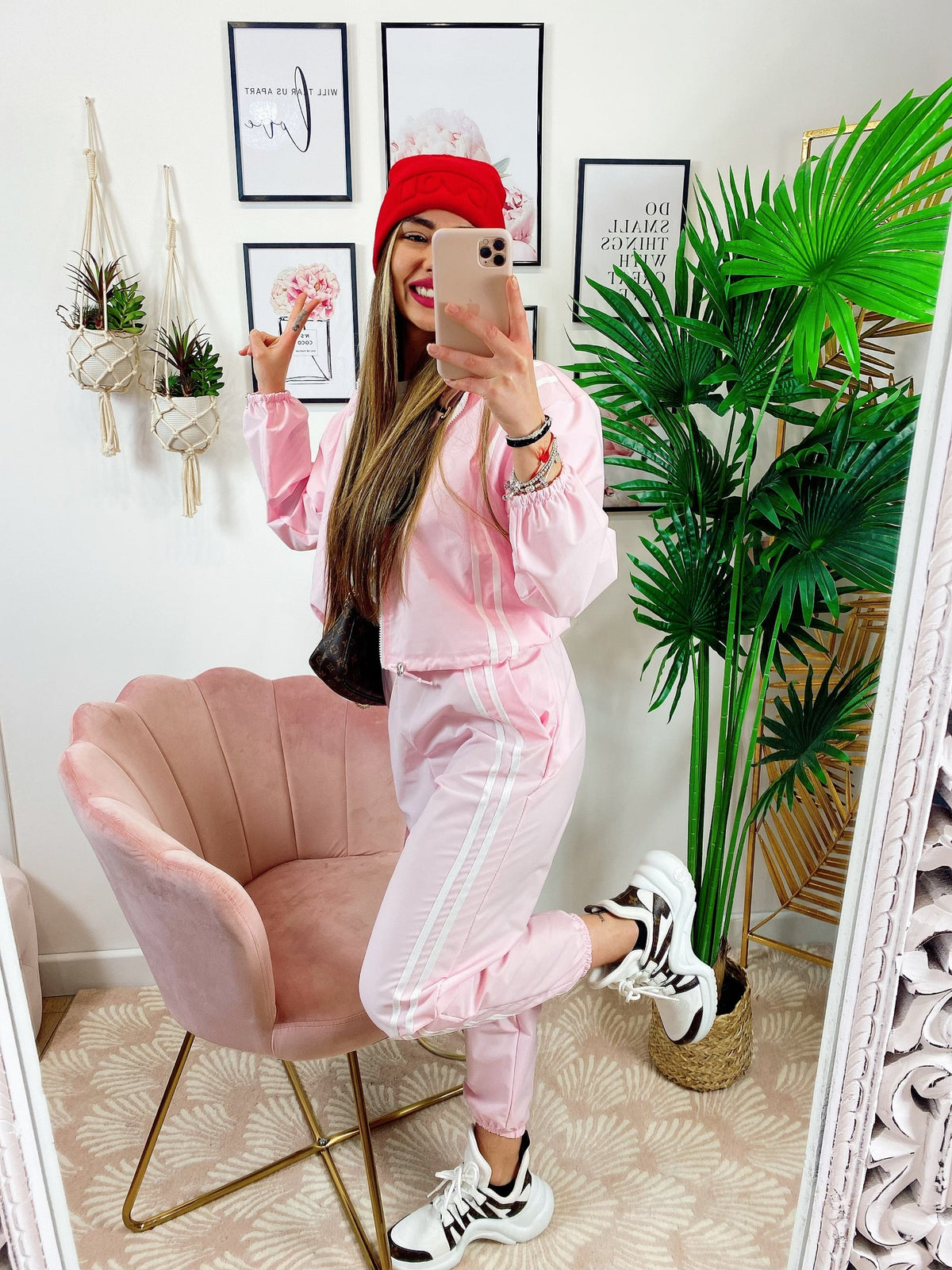 Completo sportivo con righe Rosa