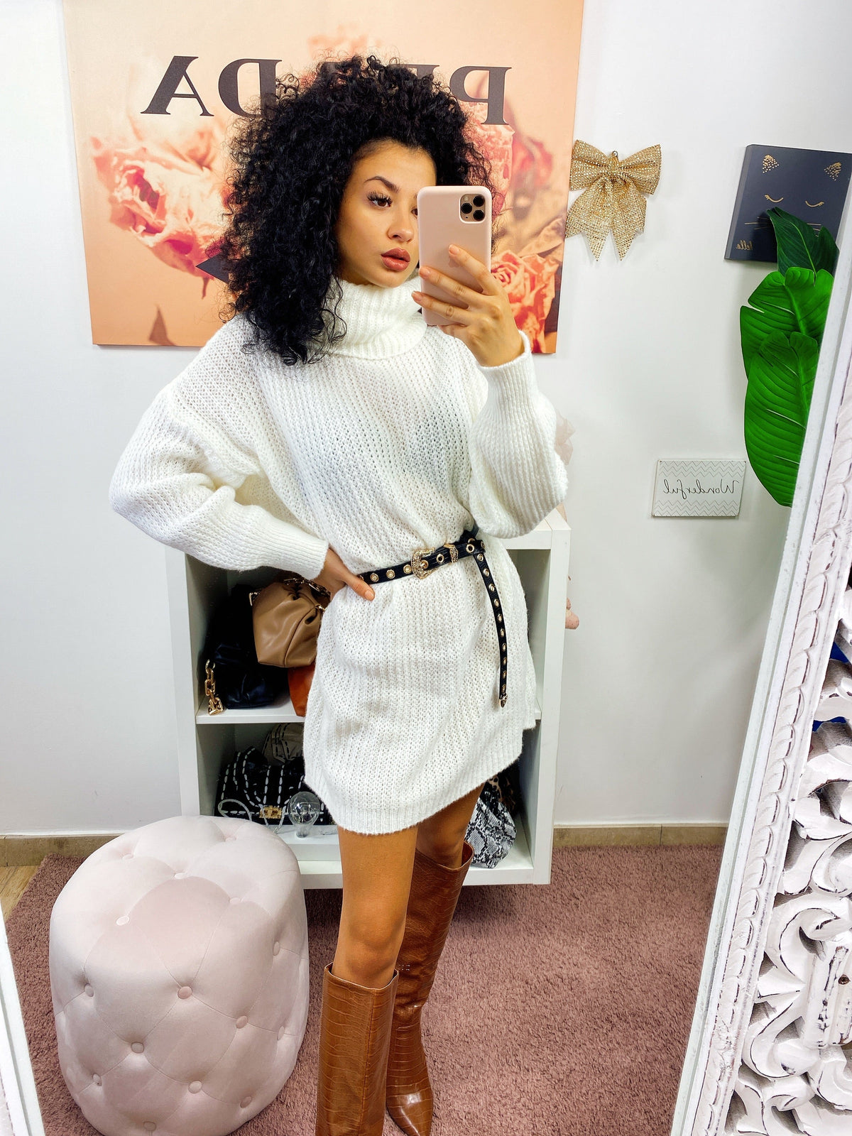 Abito in maglia collo alto bianco
