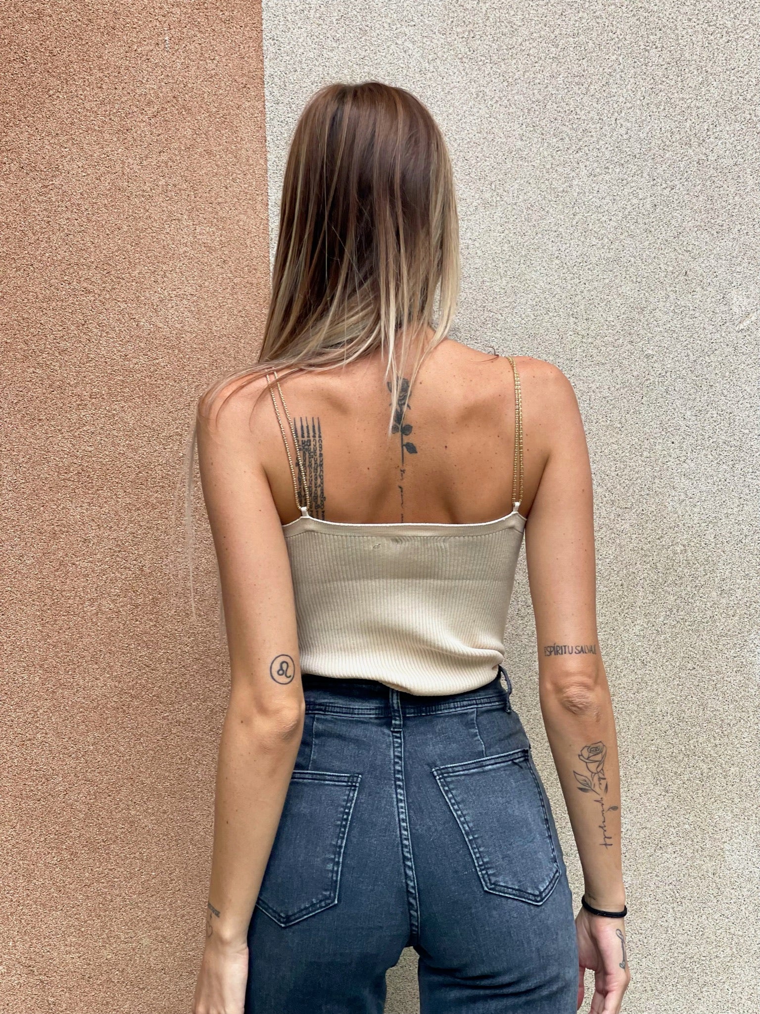 Top a costine beige spalline oro