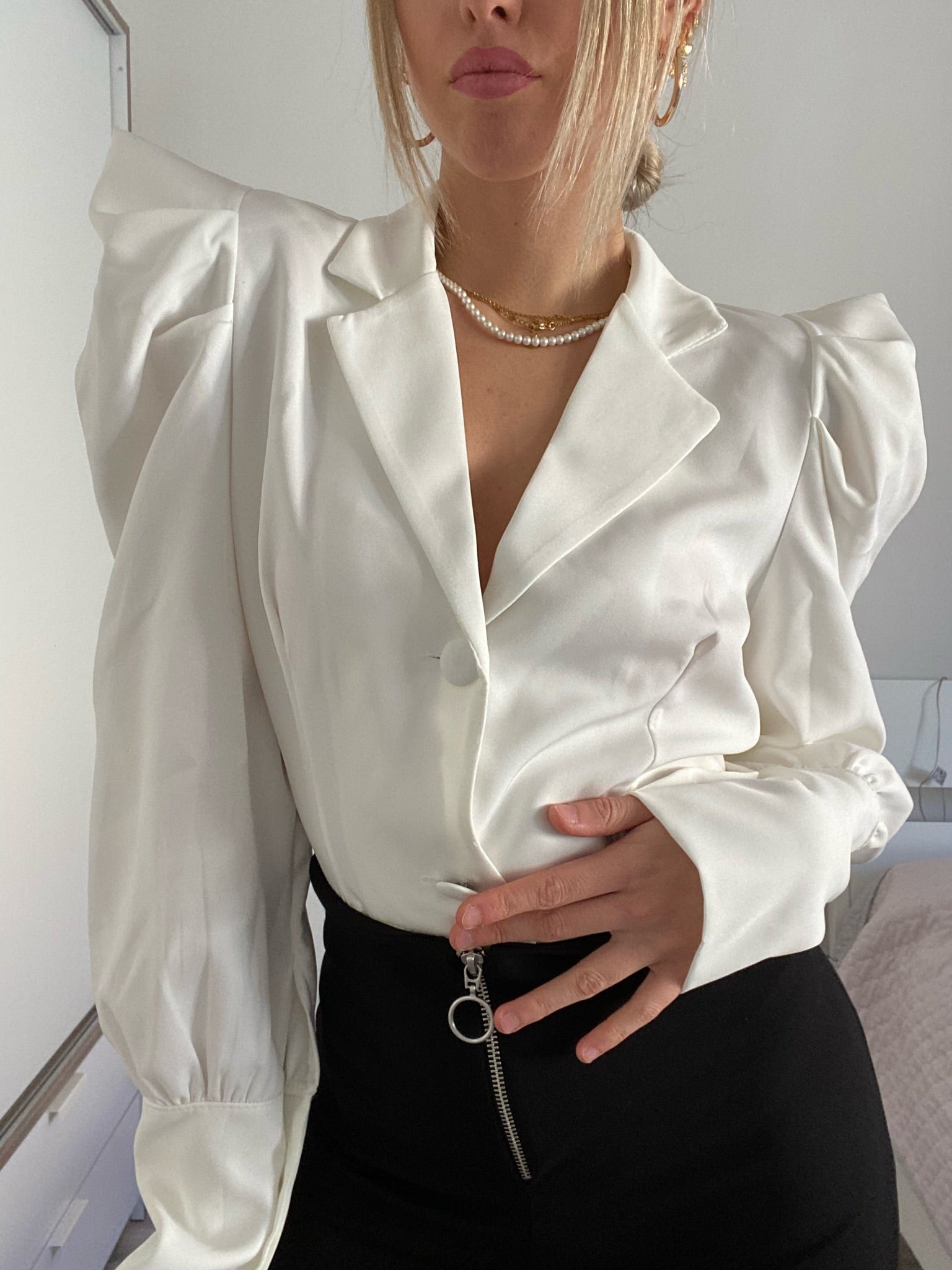 Camicia crop bianca con maniche a palloncino