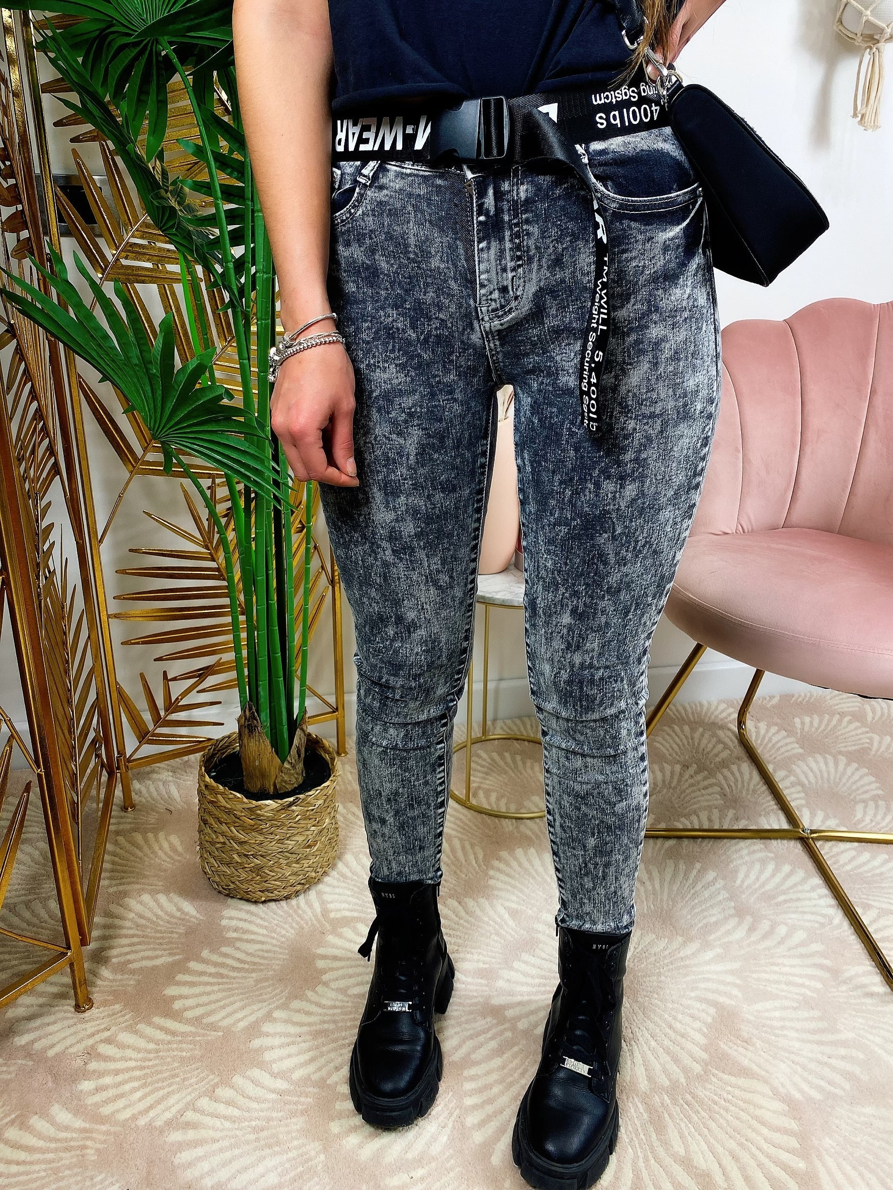 jeans nero con cintura