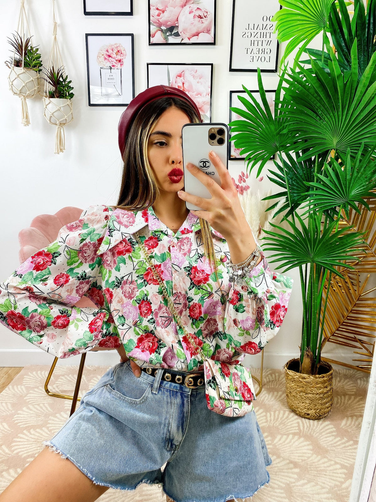 Camicia floreale con borsetta