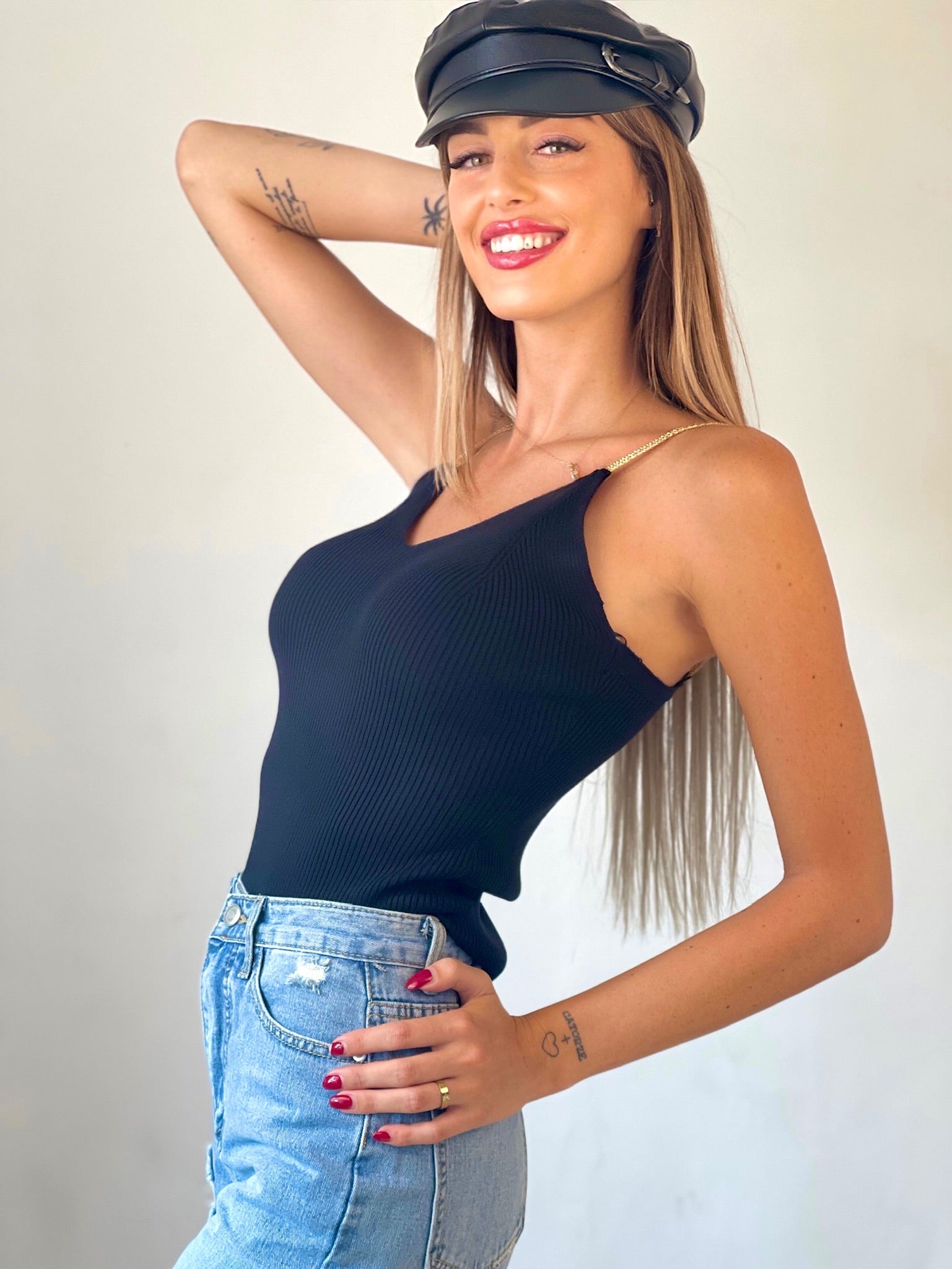 Top a costine nero spalline oro