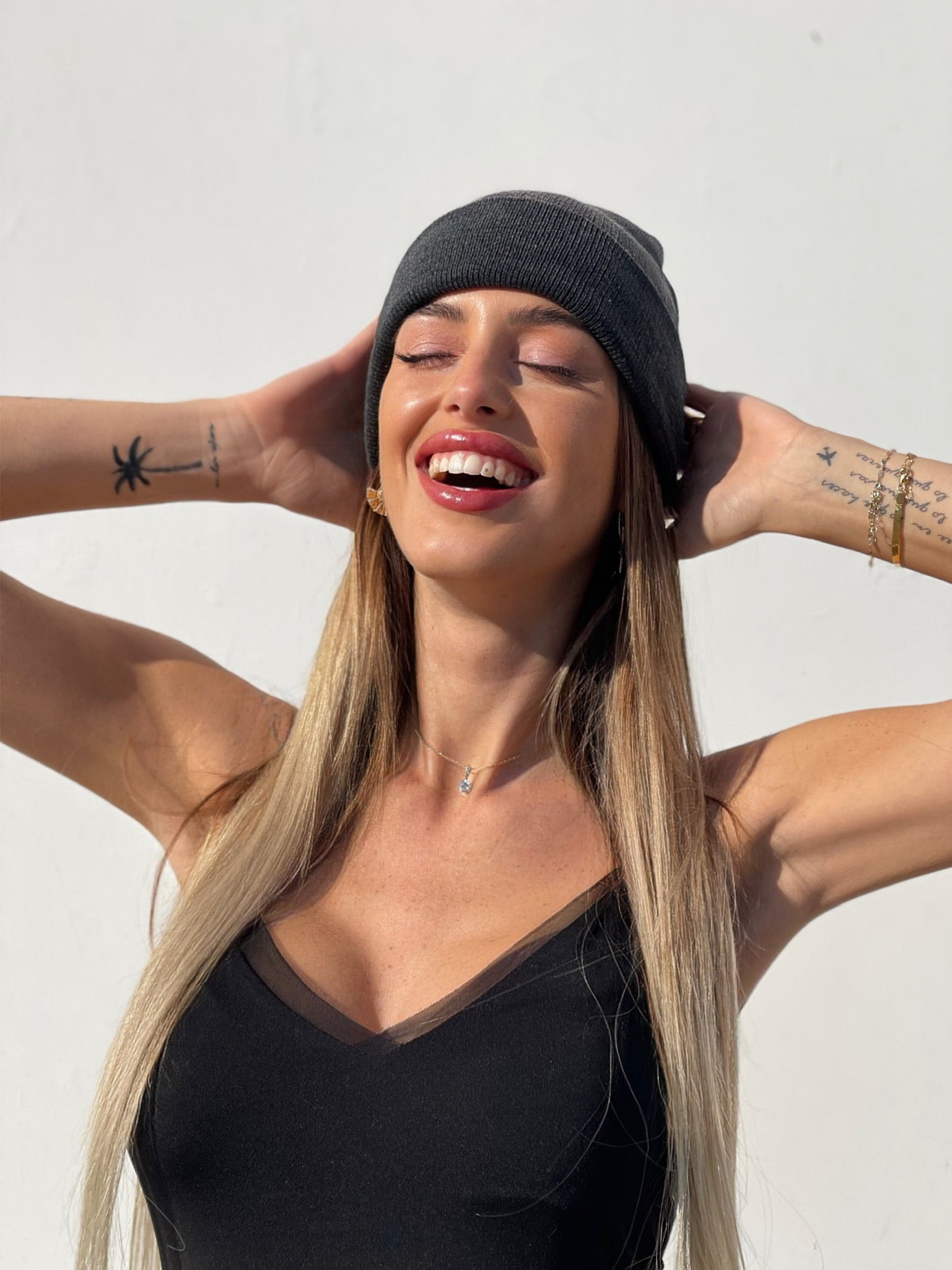 Cappello grigio scuro