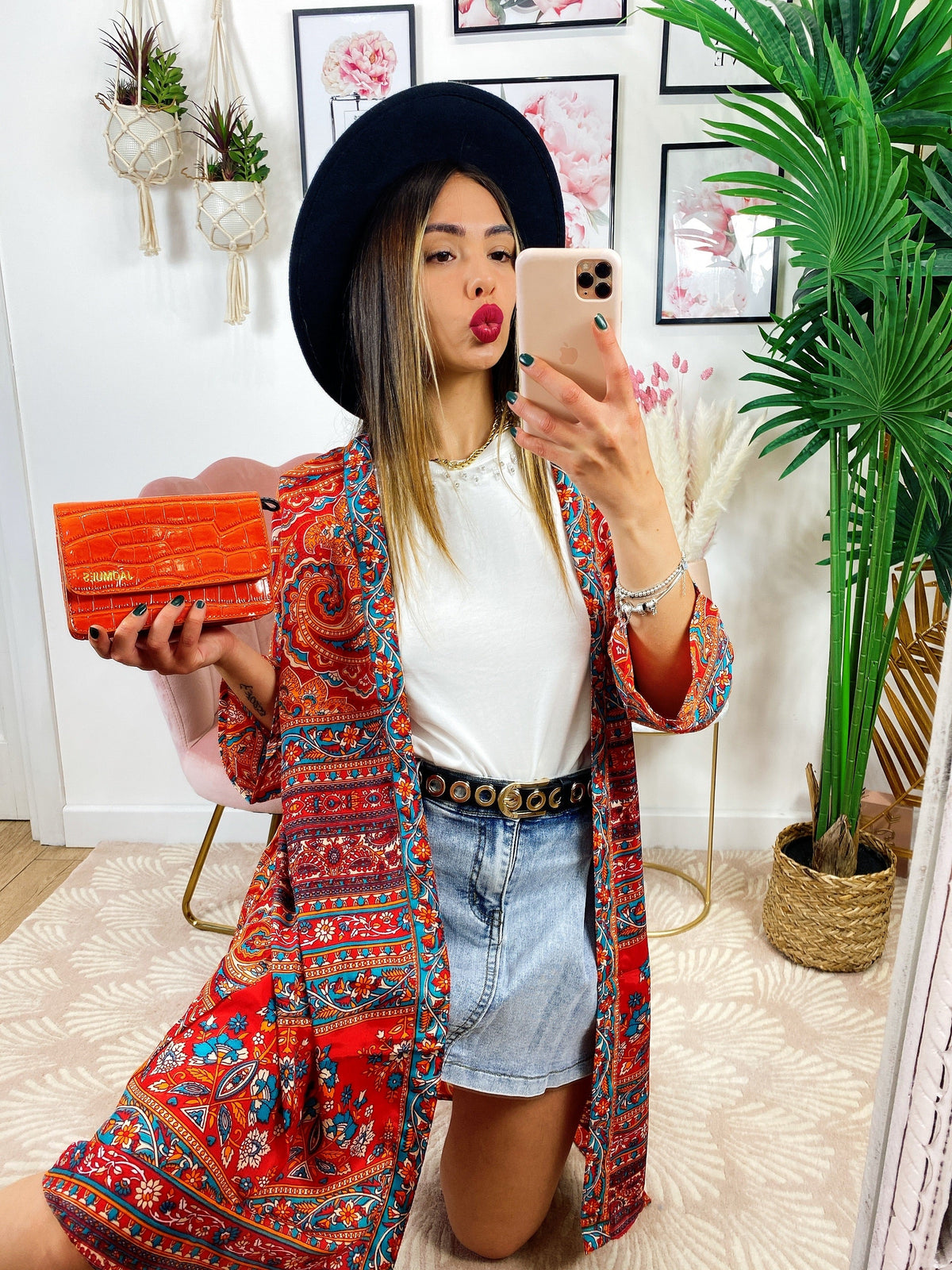 Kimono in seta a ricami rossi