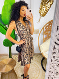 Abito animalier chiaro con incrocio