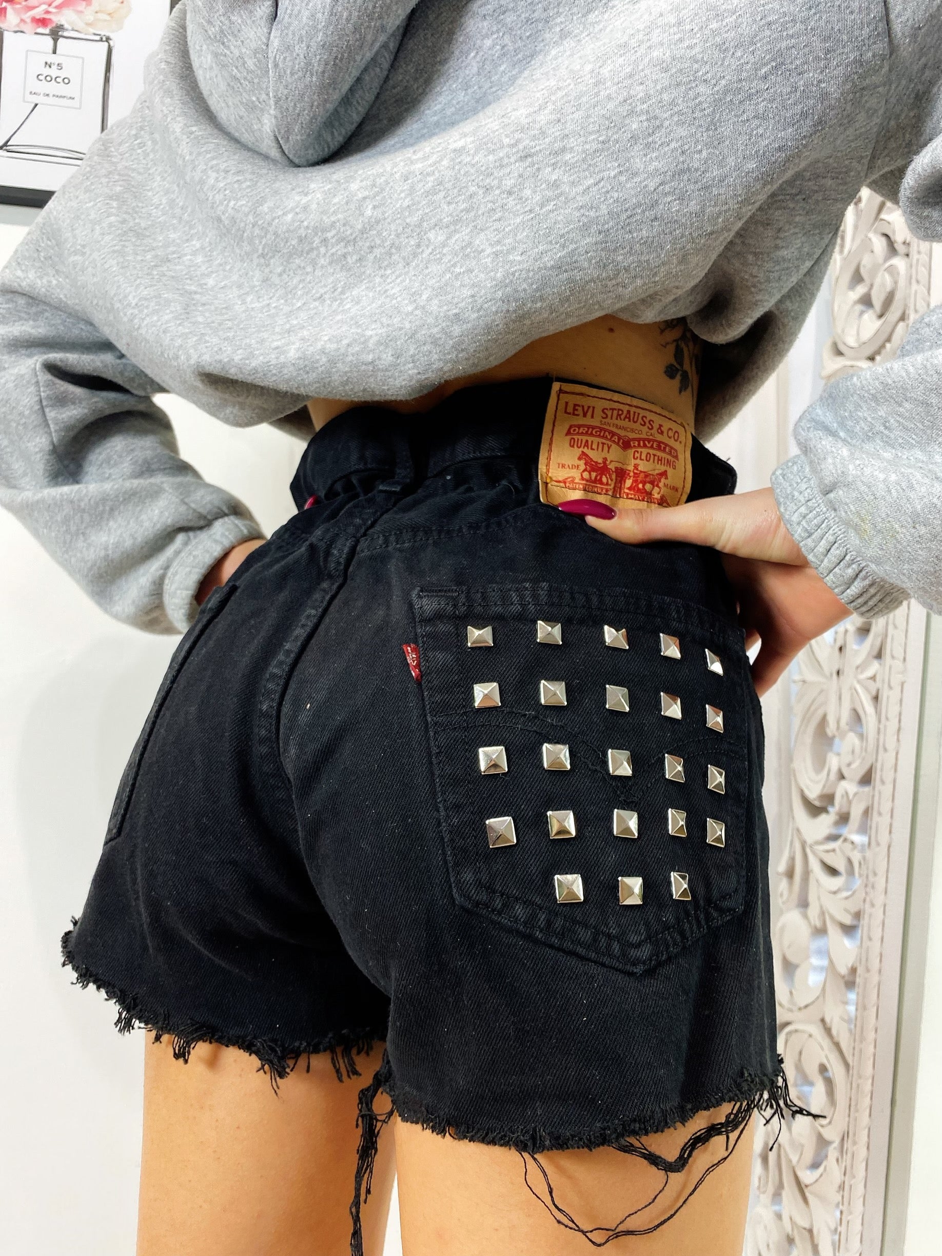 Short Levi’s Vintage nero con borchie