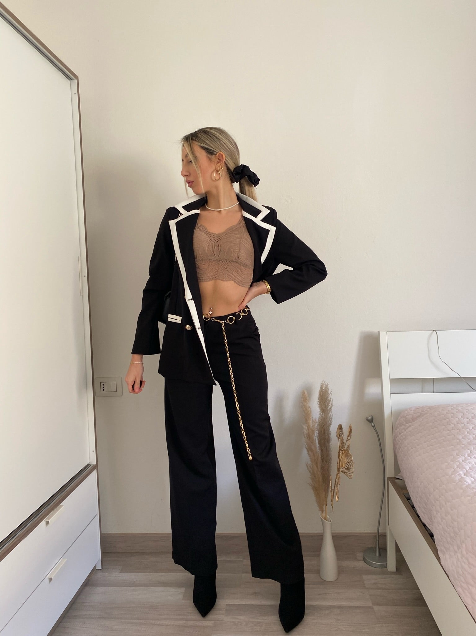 Completo giacca e pantalone nero e bianco