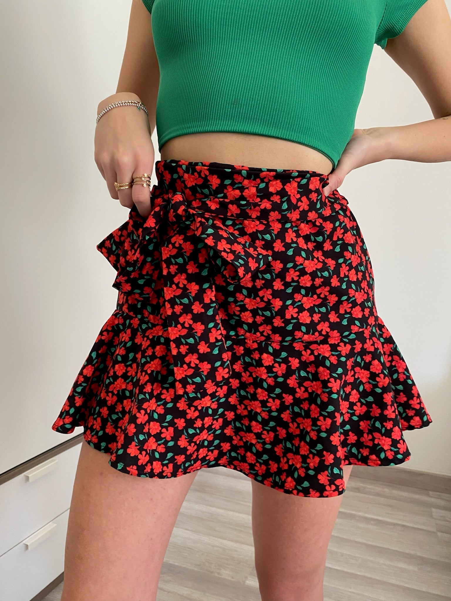 Gonna pantalone fiori rossi