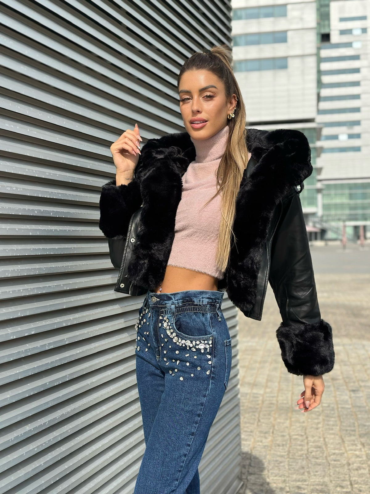 Giaccone in ecopelle nero con pelo