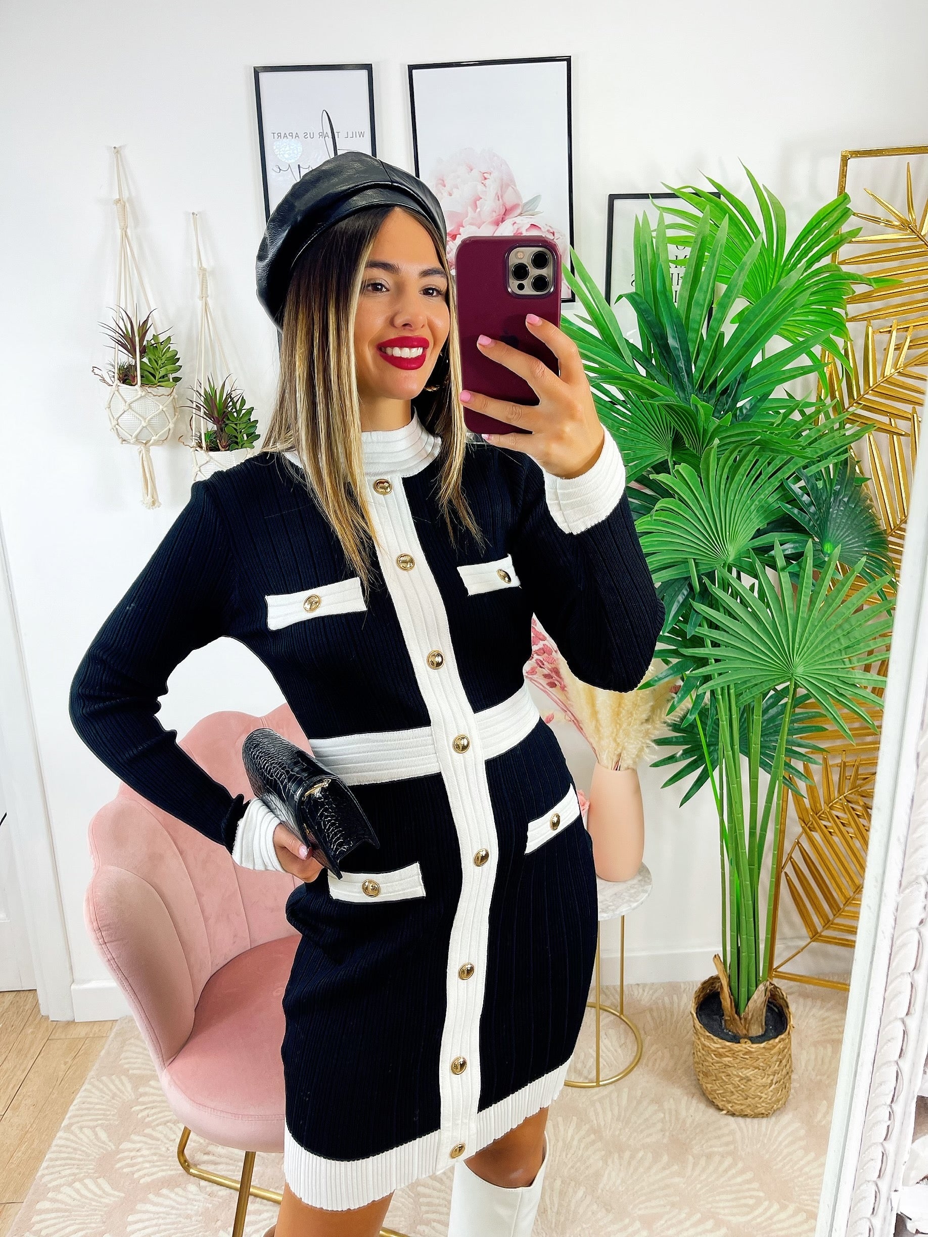 Abito in maglia aderente con bottoni