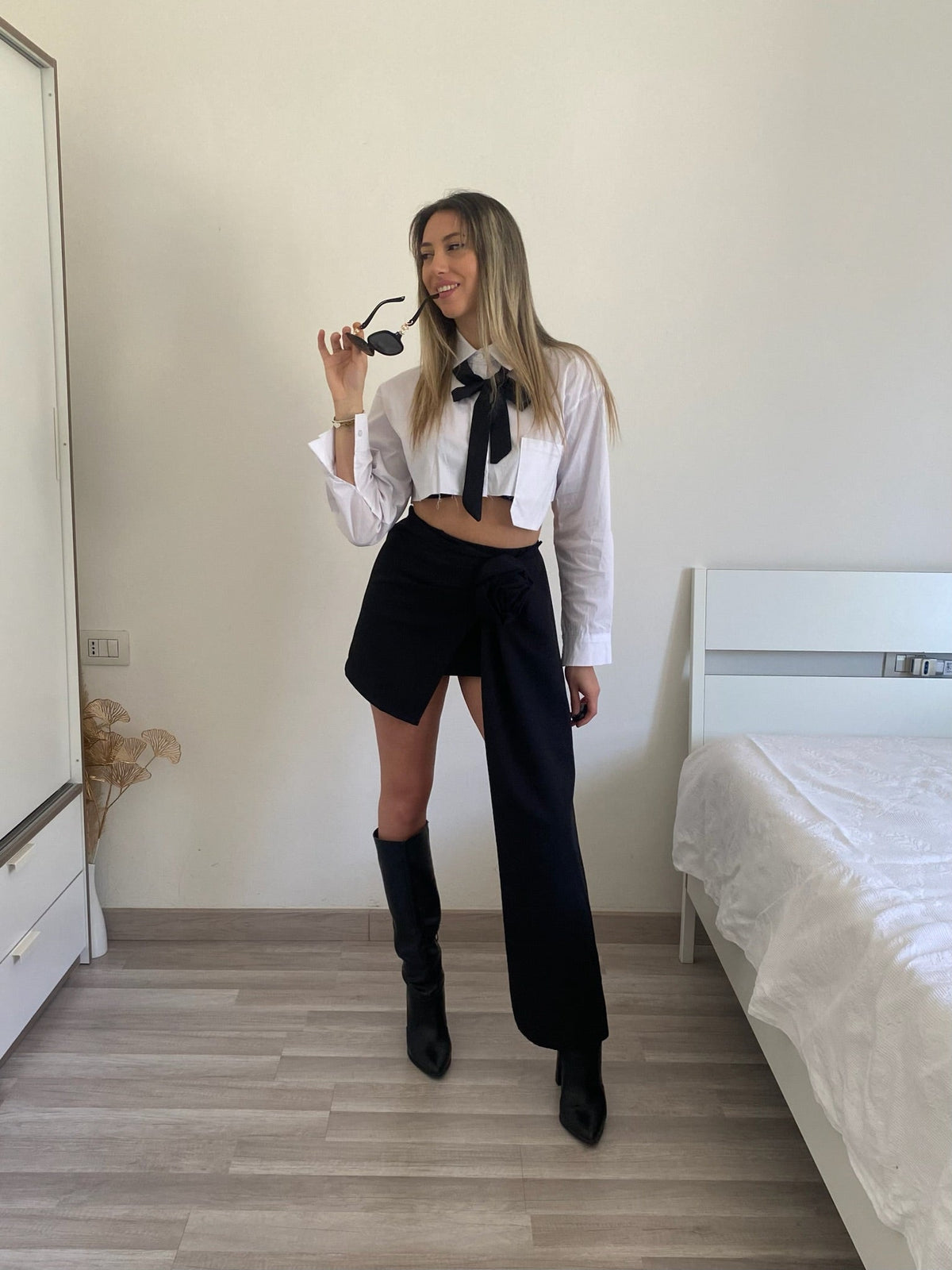 Gonna con rosa e camicia