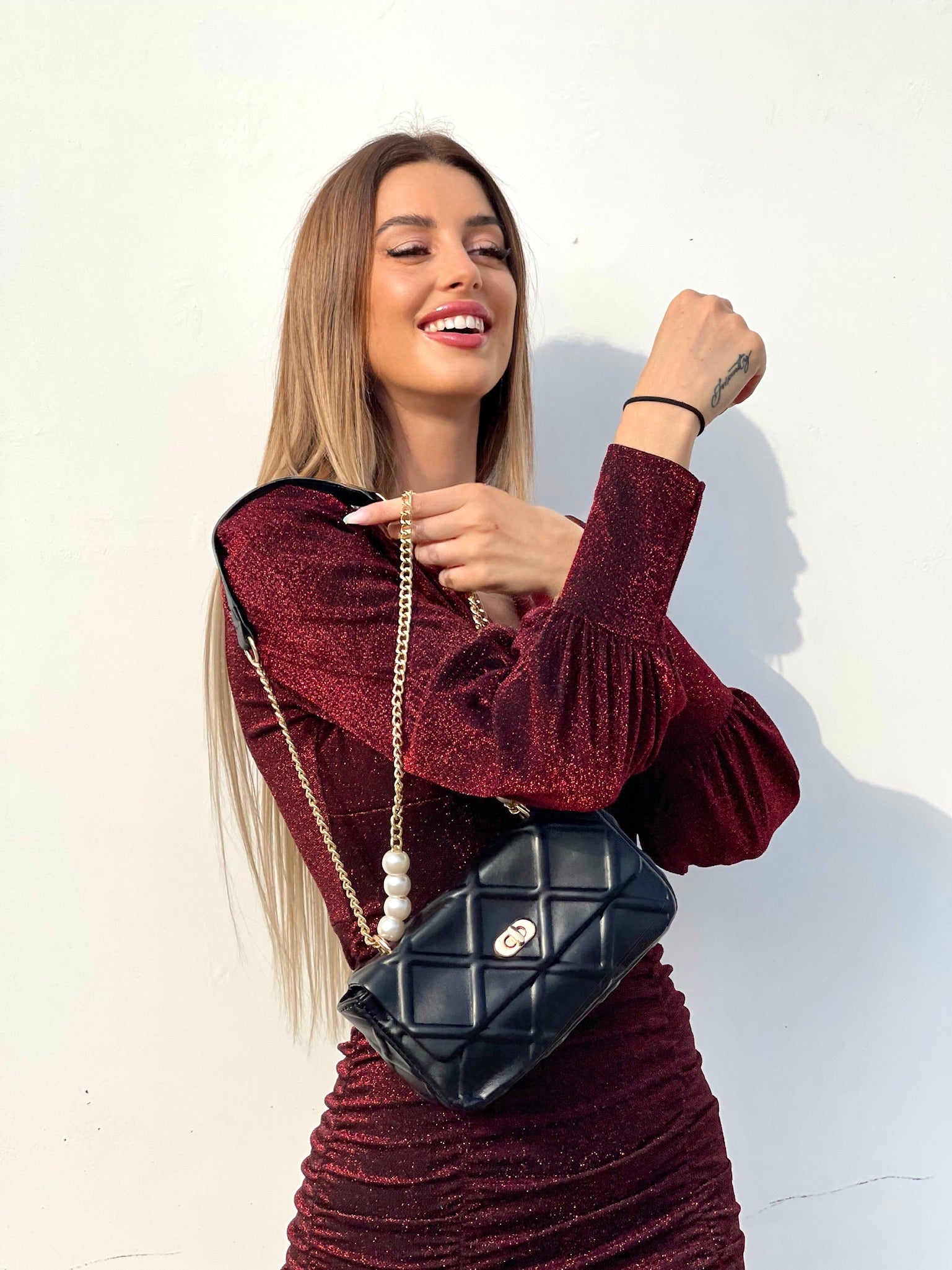 Borsa nera con perle