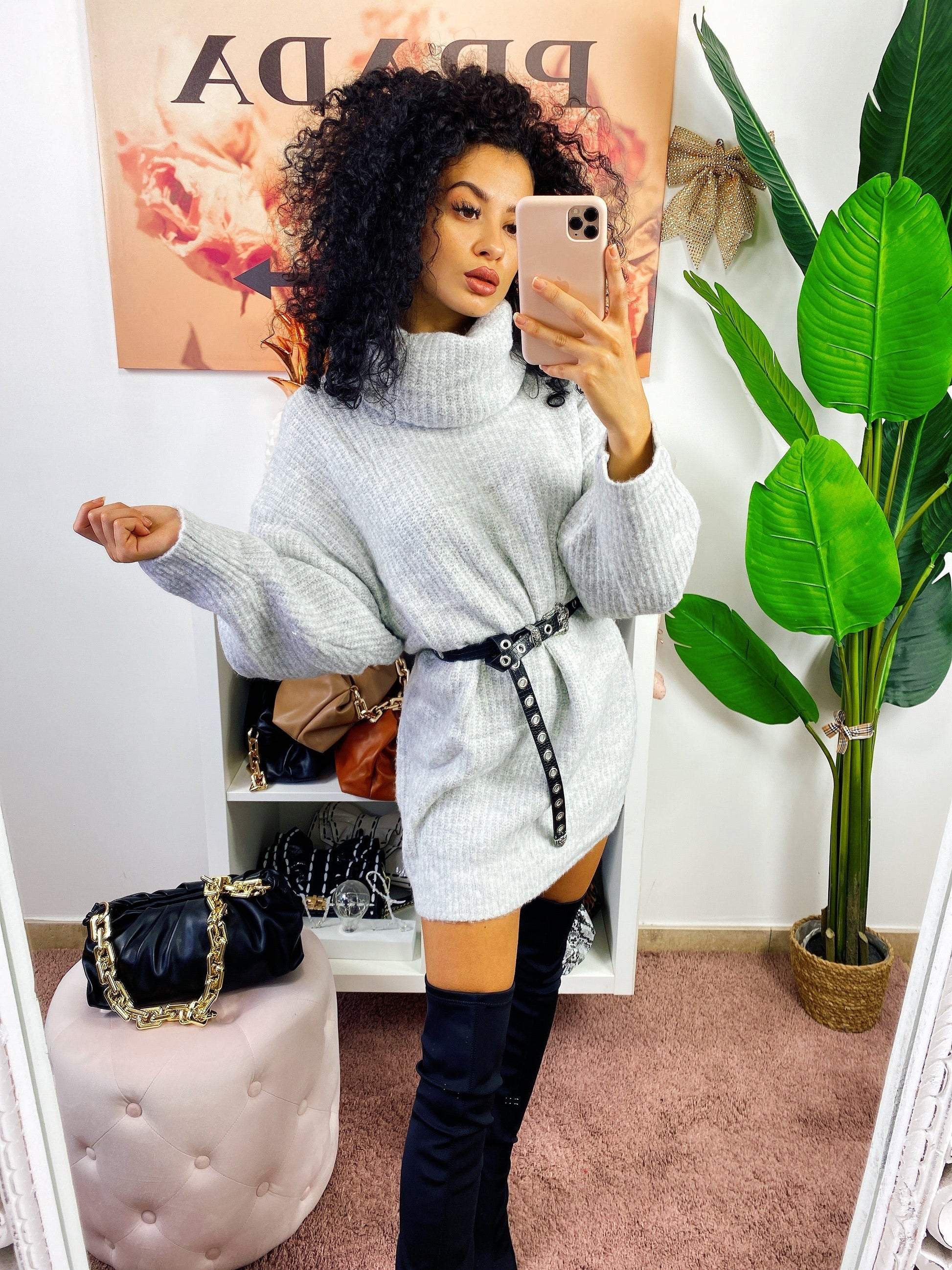 Maxi Maglione over Leyla