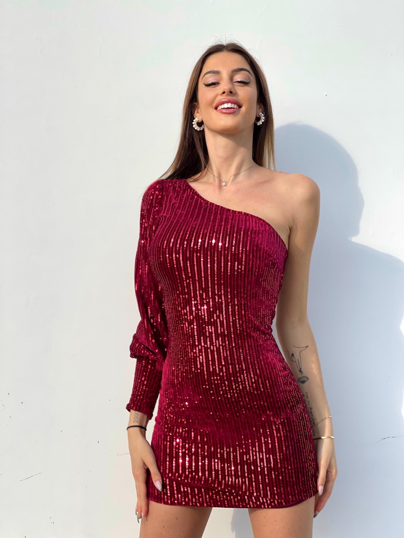 Abito con paillettes monospalla Bordeaux