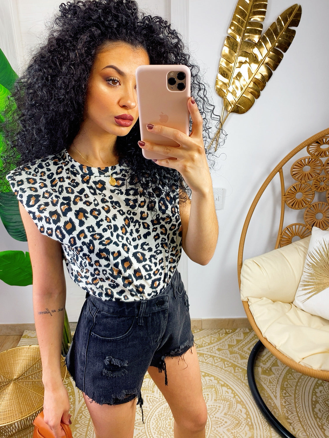 Short nero jeans con strappini