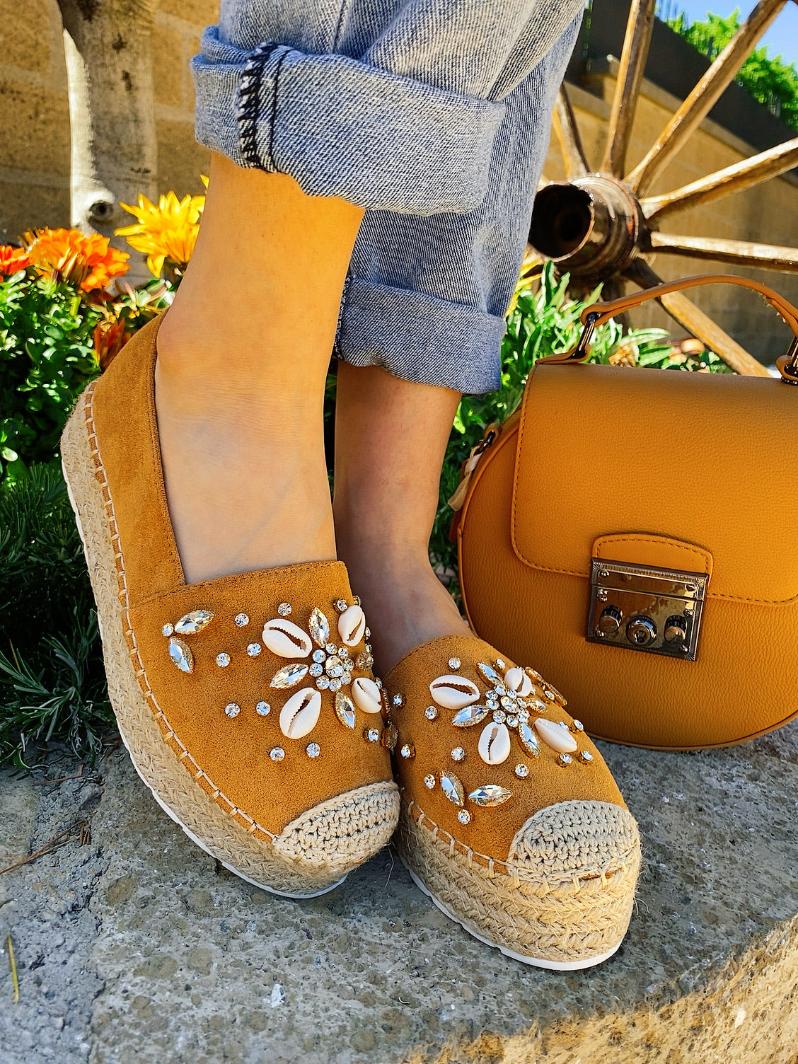 Espadrillas camel estive con conchiglie