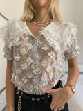 Camicia bianca a manica corta con fiori