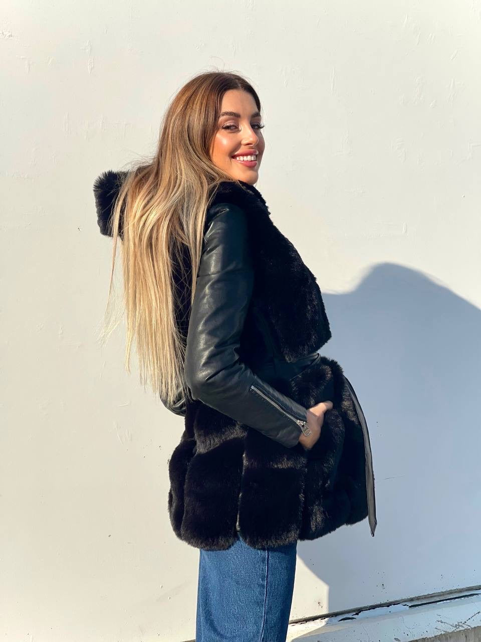Smanicato in eco pelo nero