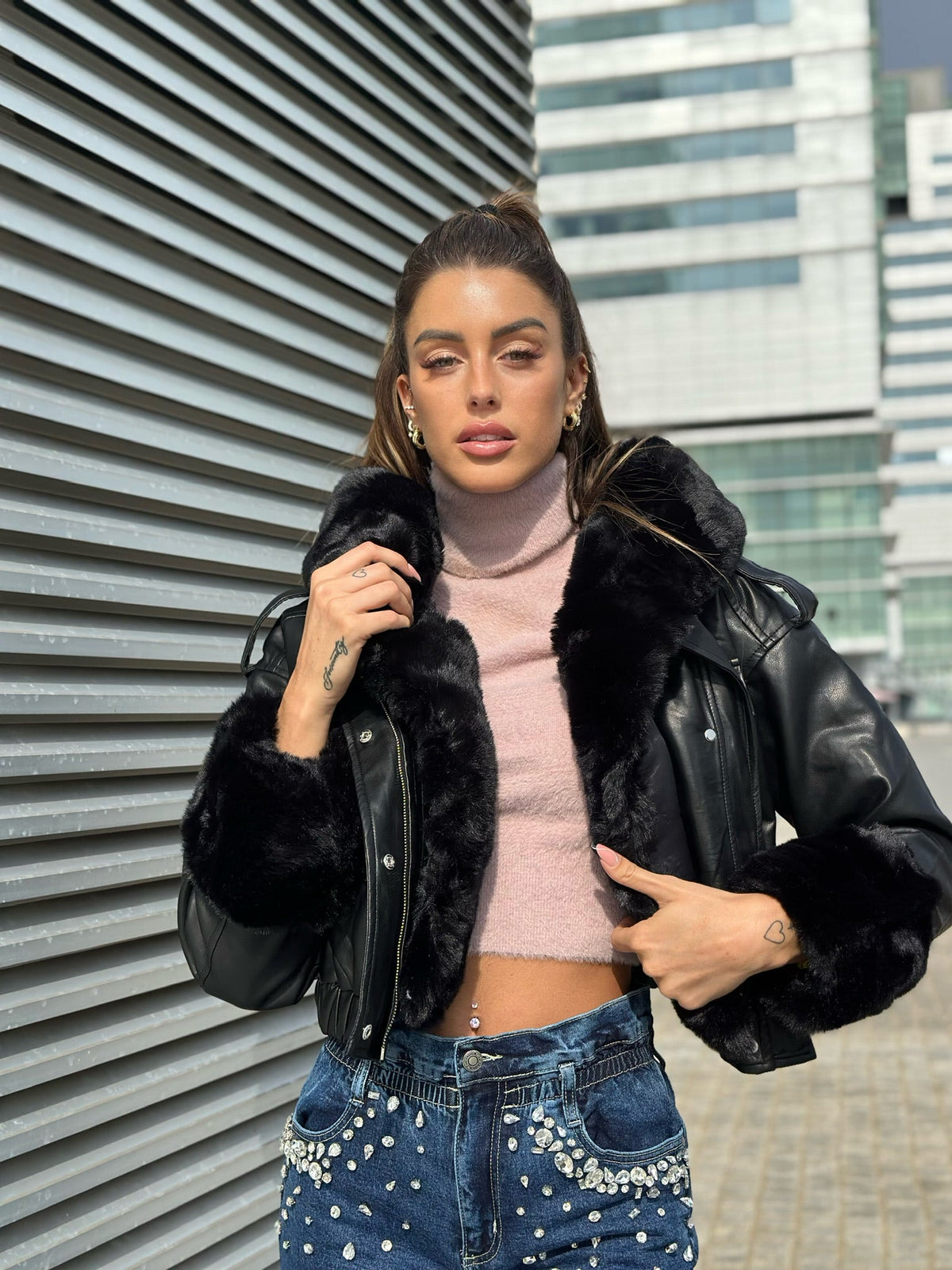 Giaccone in ecopelle nero con pelo