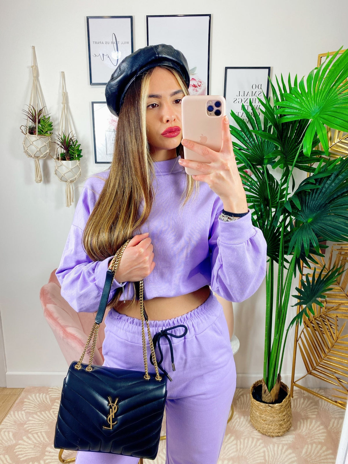 Jogger gamba larga e croptop lilla