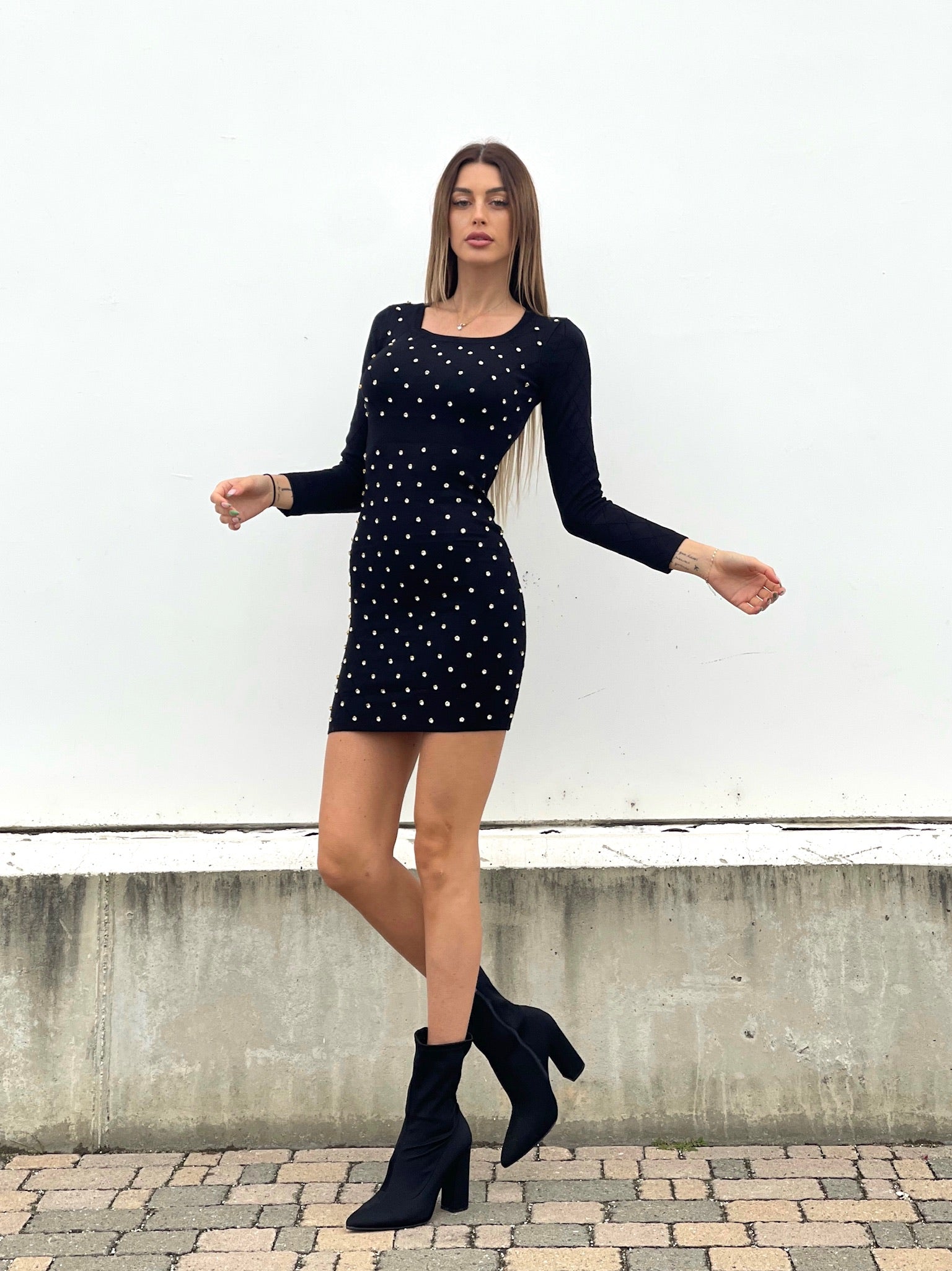 Abito in maglia con strass nero