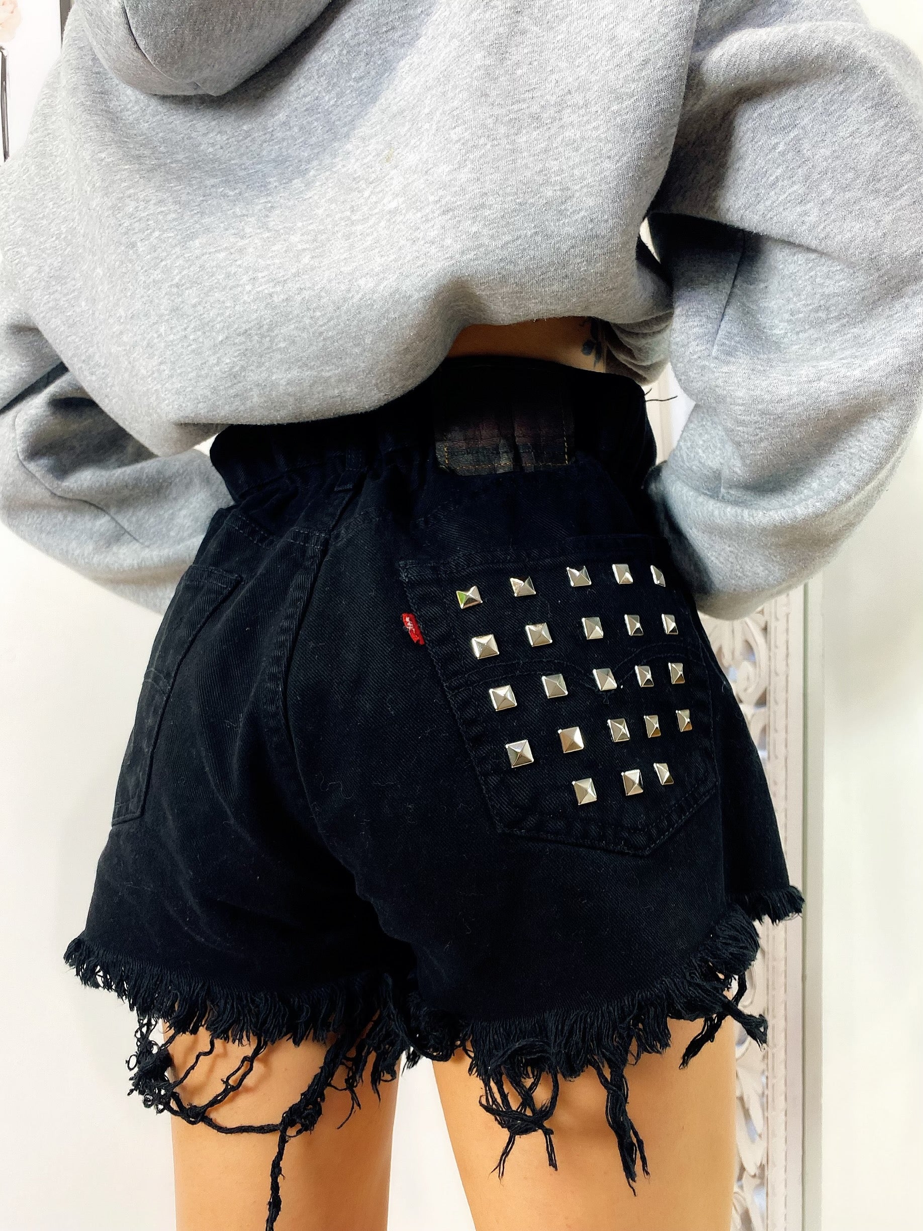 Short Levi’s Vintage nero con borchie