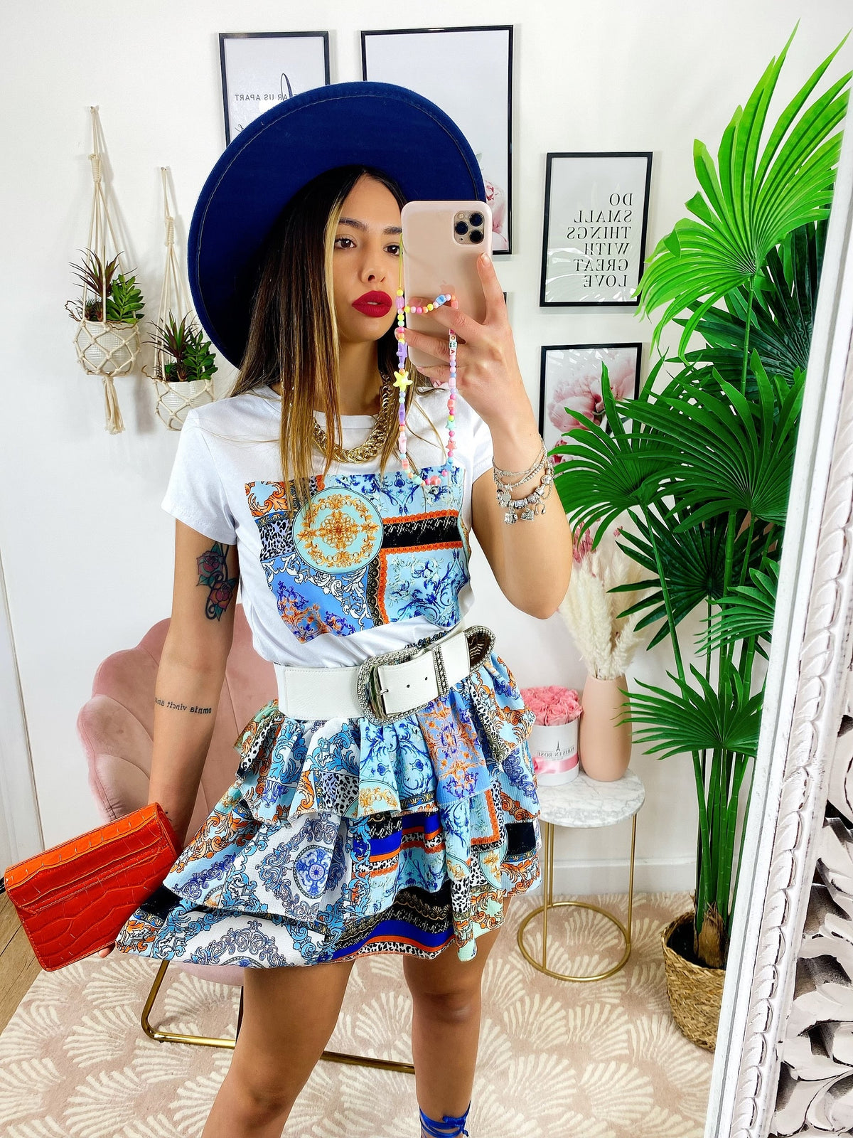 Completo etnico gonna e t-shirt base celeste