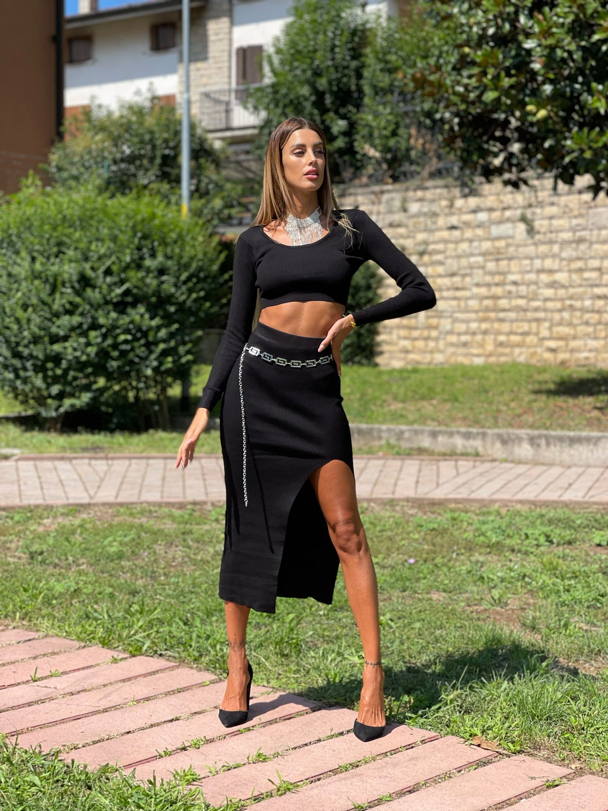 Completo maglia e gonna nero