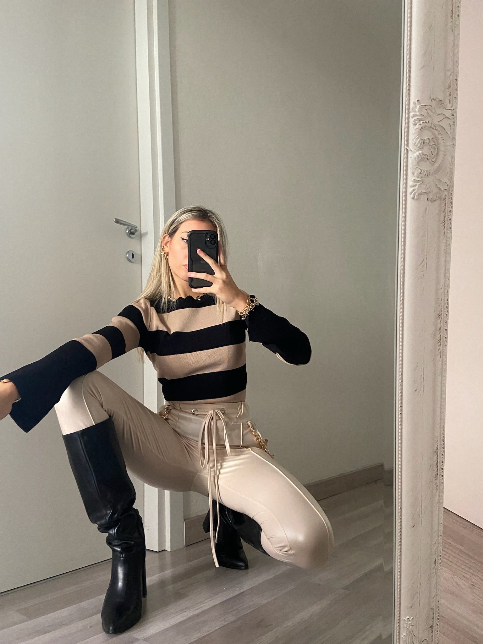 Maglione a righe con spacco nude Nero