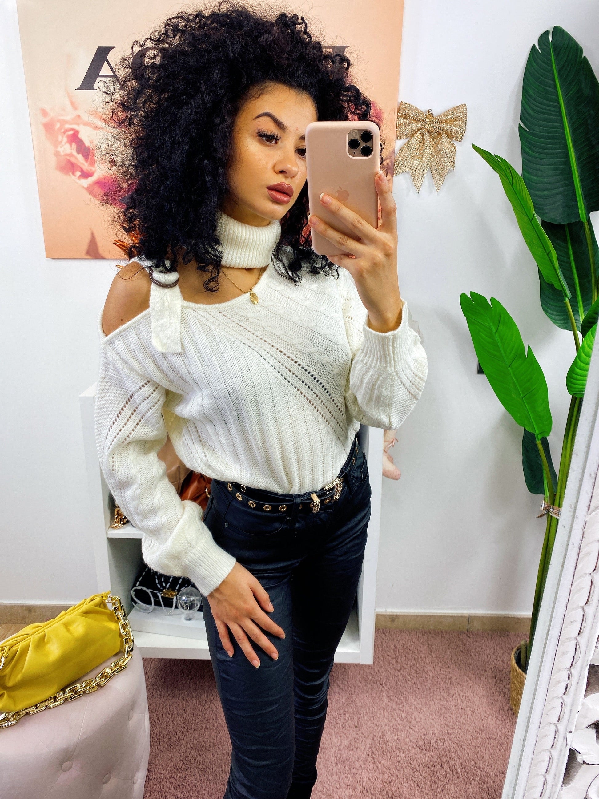 Maglione a trecce con spalla scoperta
