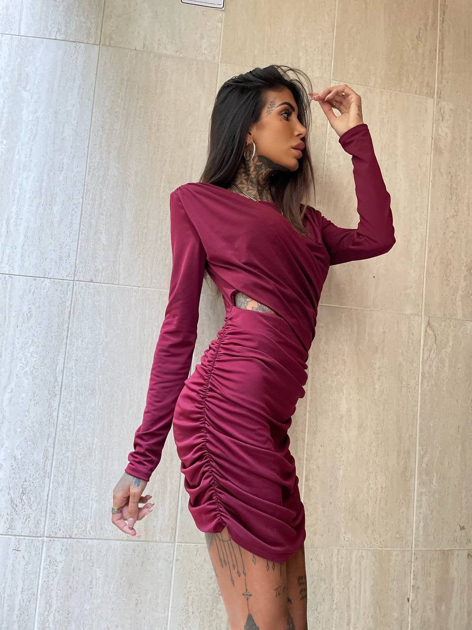 Abito Bordeaux con oblò