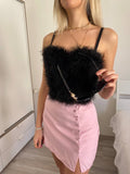 Top nero con piume