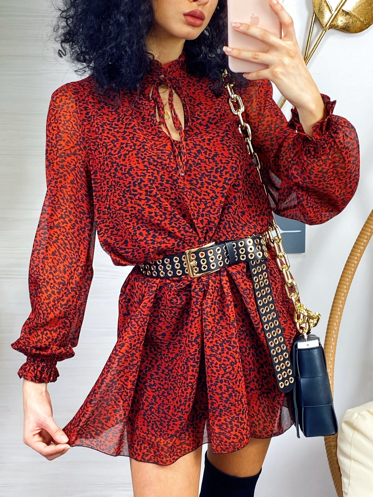 Abito morbido rosso con pois neri