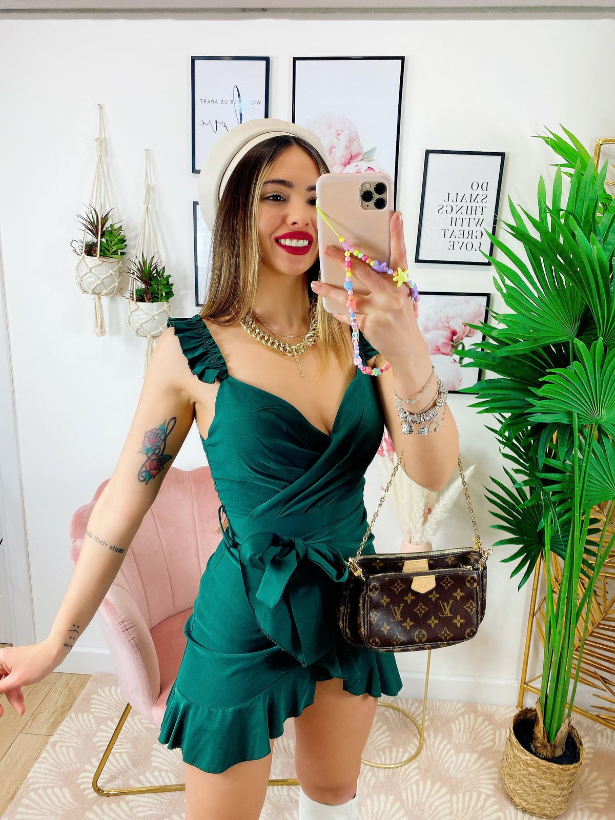 Abito corto verde bottiglia con gonna incrociata