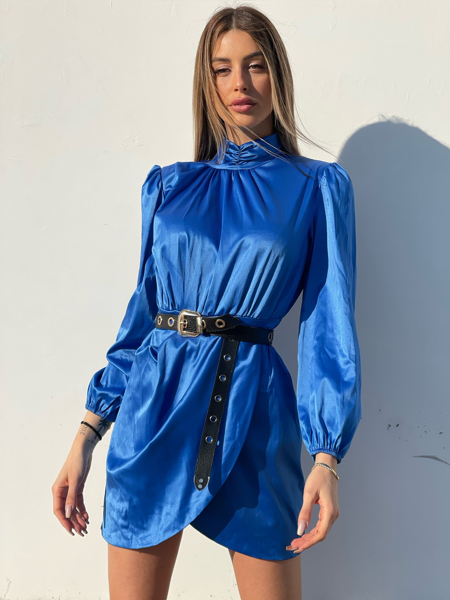Abito in raso blu elettrico