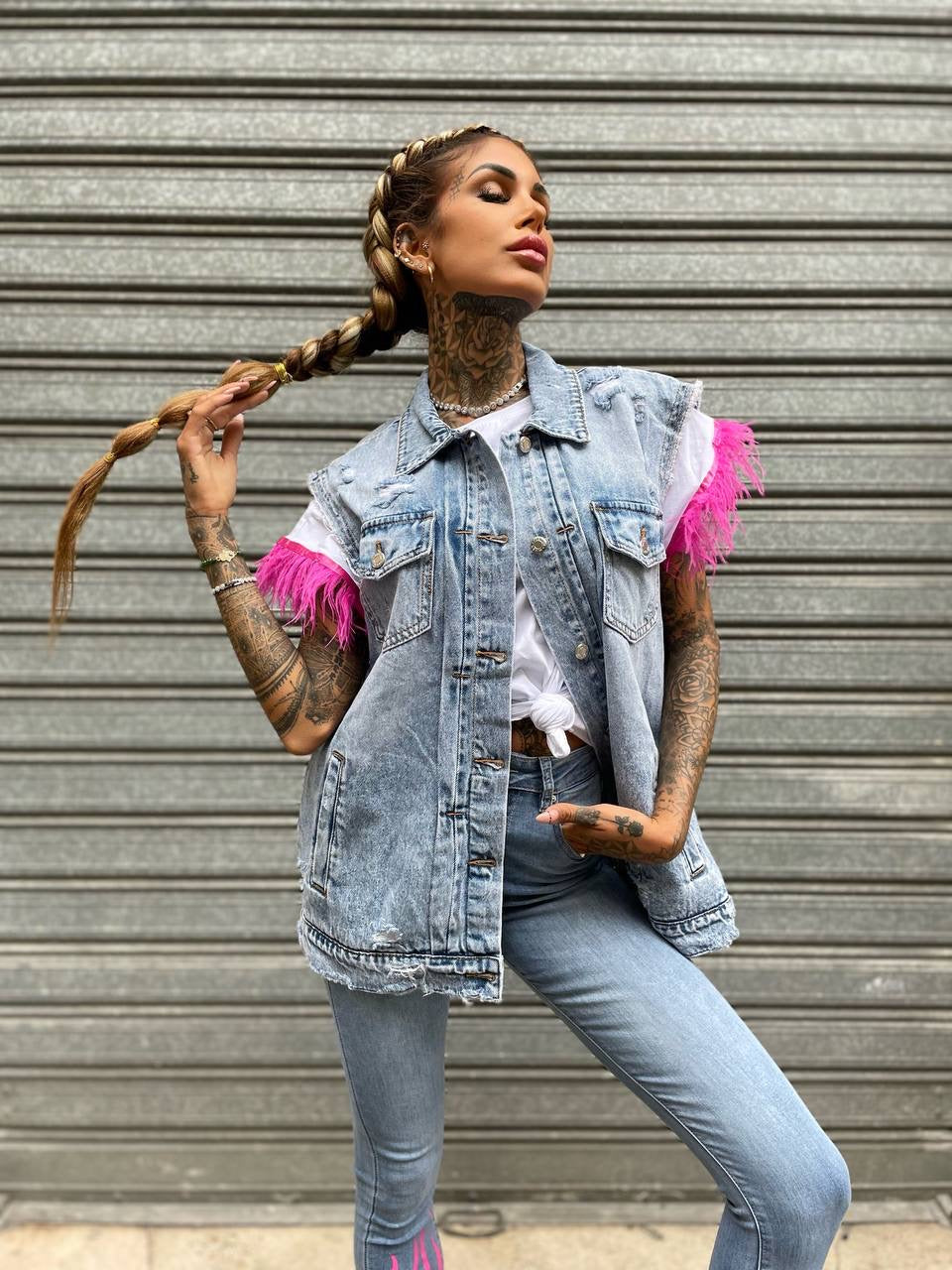 T-shirt con piume Fuxia