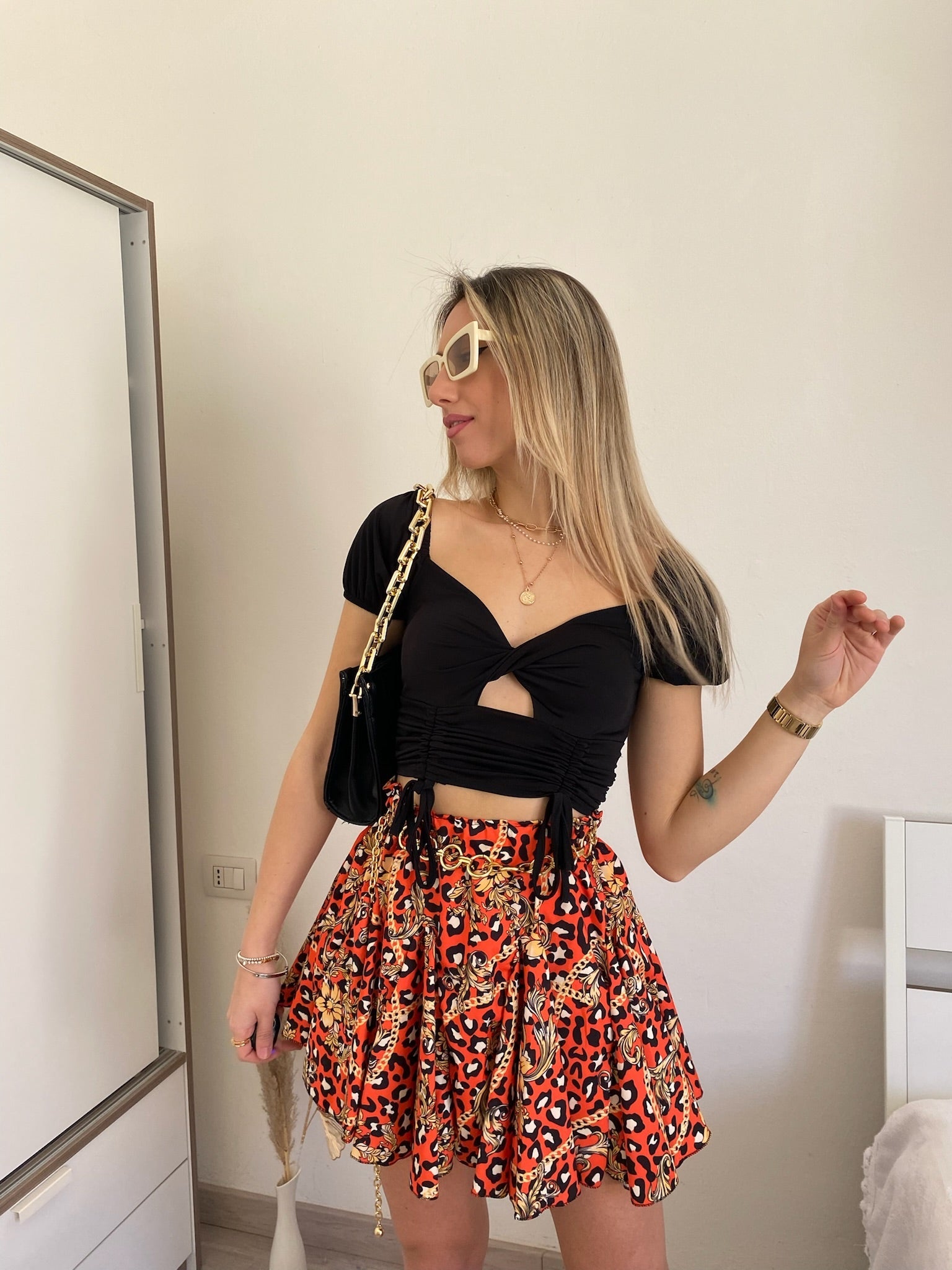 Top Nero con incroci