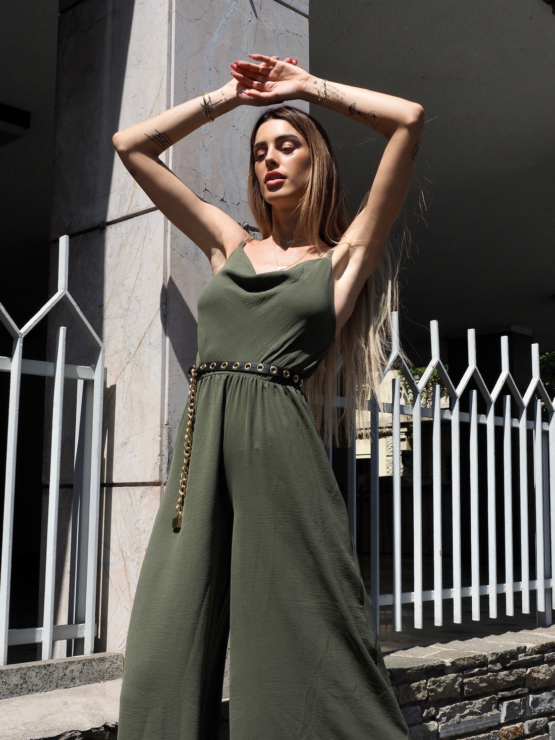 Tuta verde militare a palazzo spalline in catena