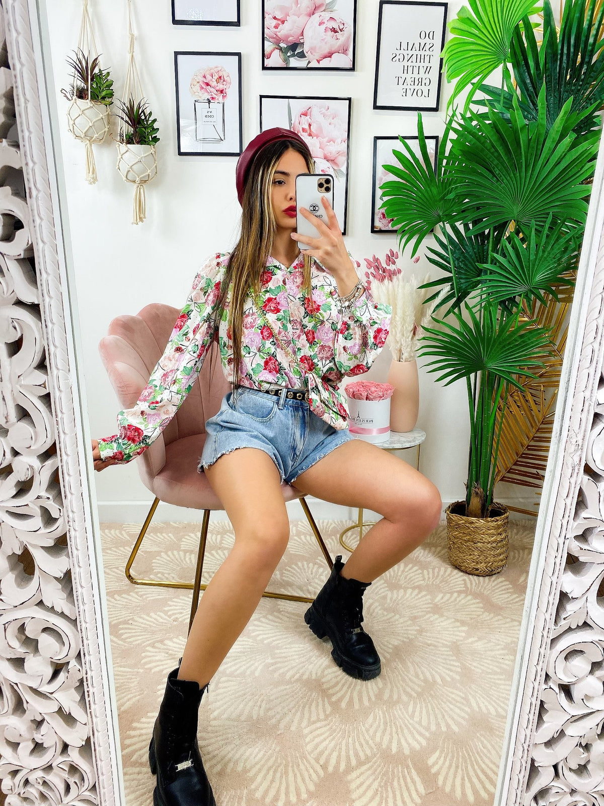 Camicia floreale con borsetta
