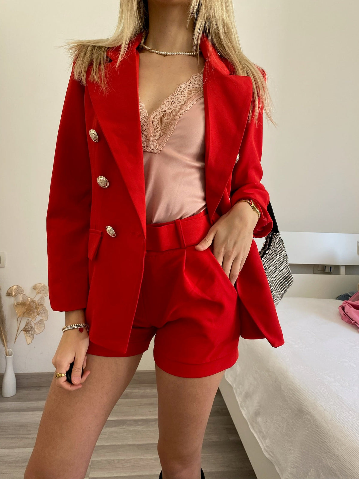 Completo giacca con bottoni e short rosso