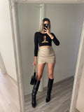 Top nero con gioiello